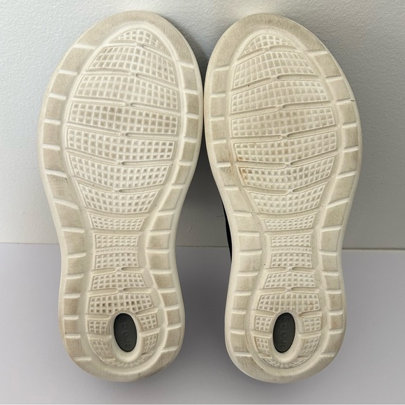 Crocs Kids LiteRide Pacer Shoe in Black and White size 4 Junior Casual Slip-on - Picture 9 of 10